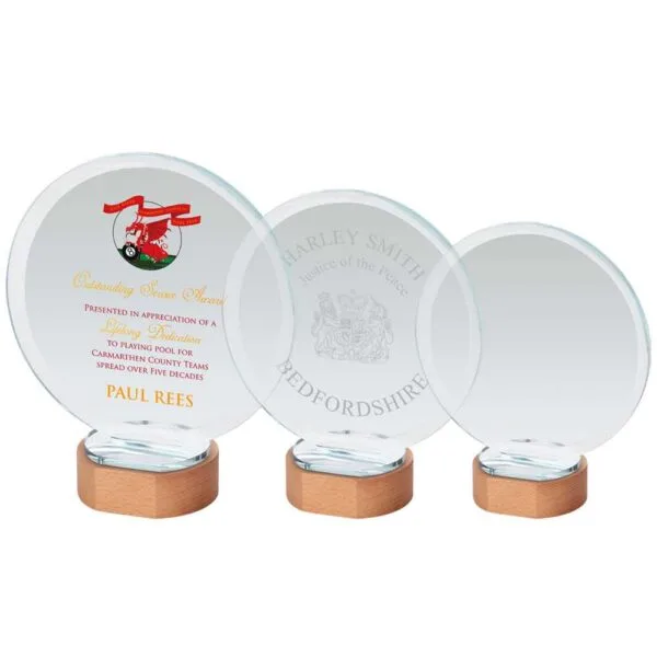 CLEAR GLASS CIRCLE ON LIGHT WOOD BASE (10mm THICK)